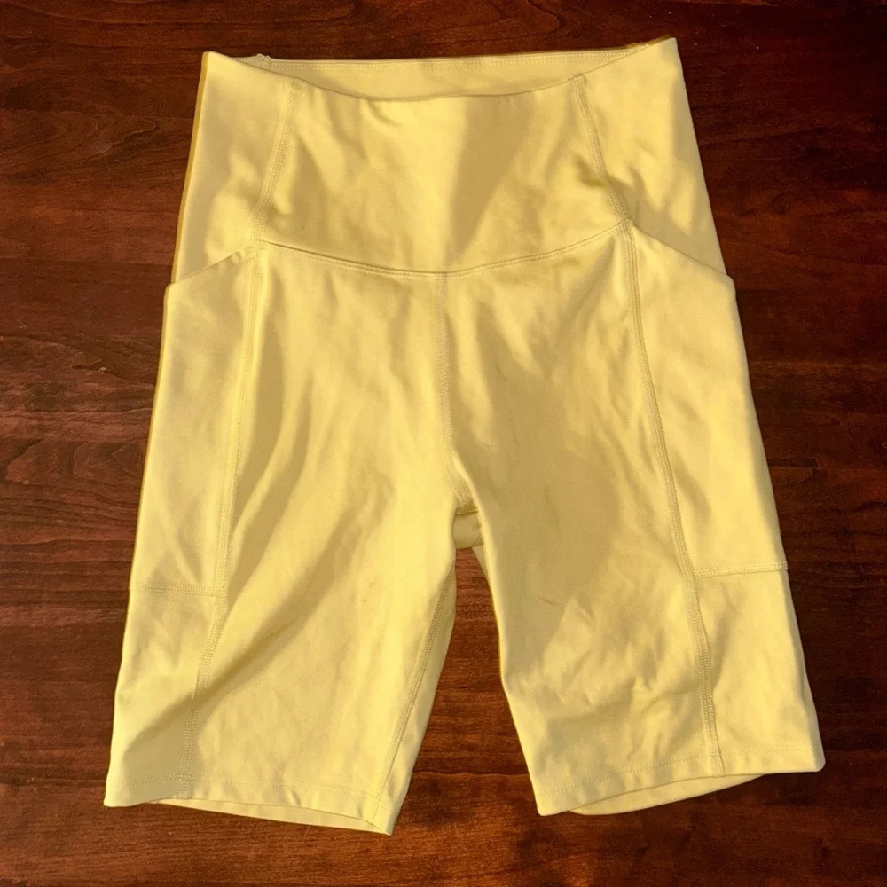 Girlfriend Collective Saddle Pocket Biker Shorts Green/Yellow